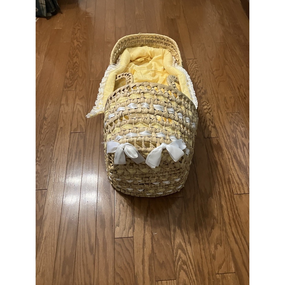 Vintage Wicker Moses Basket Hooded Baby Bassinet Carrier Plaid Liner Handles - Picture 3 of 7
